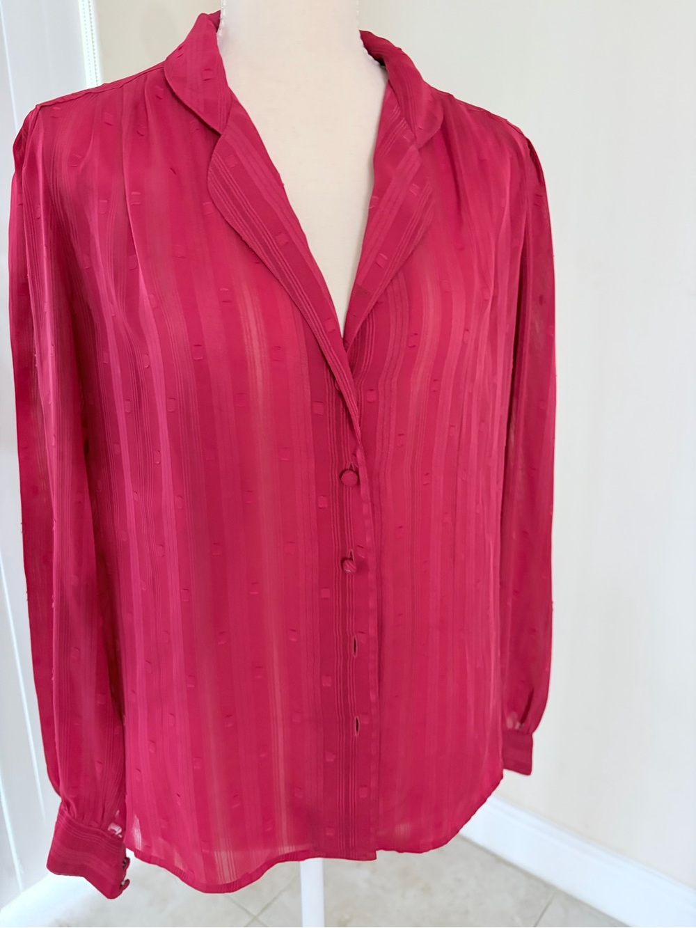 Vintage-Women’s Magenta Button-Front Blouse